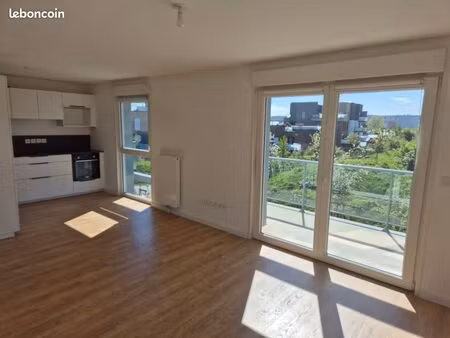 loue appartement récent t3 avec balcon et box garage