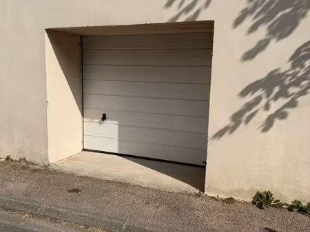 loue garage 35m2