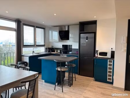 f2 meublé 48 m² – vue port – balcon– quartier calme