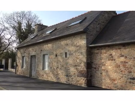 maison en pierre au calme avec grand terrain – idéal 2 personnes – pléguien