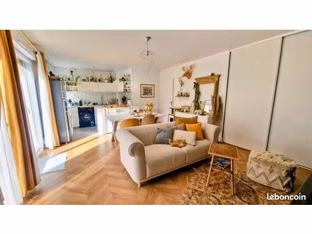 quartier chantenay  place jean macé - t2 meublé 50 m² avec terrasse & jardin privatif  gar