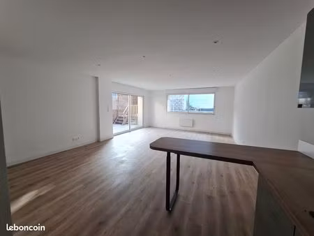 maison mitoyenne avec 3 chambres de 98m² avec grande terrasse  garage et box située à fauq