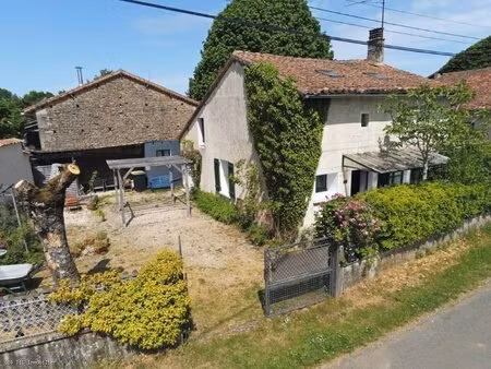 maison de caractère dans un hameau tranquille proche de