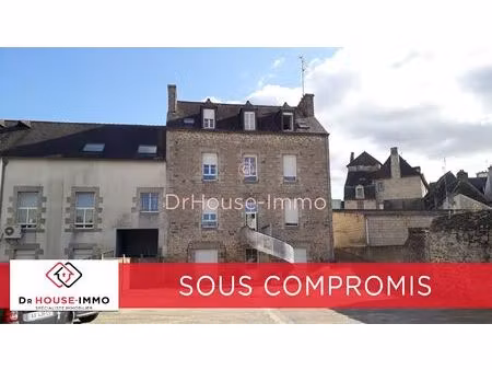 immeuble d'environ 260 m² en centre-ville avec grand parking privatif