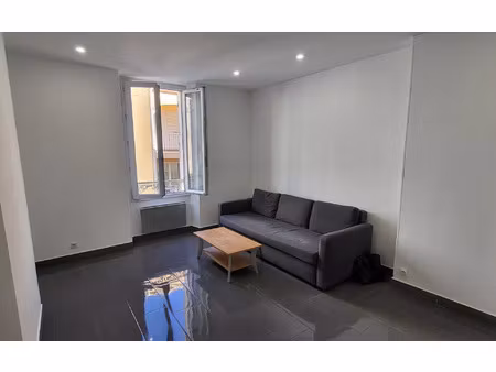 location appartement  49.3 m² t-3 à toulon  750 €