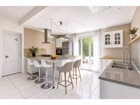 maison lumineuse de 183 m² avec jardin à saint-siméon