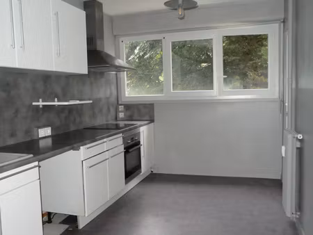 appartement 4 pièces loué balcon vue sur espaces verts