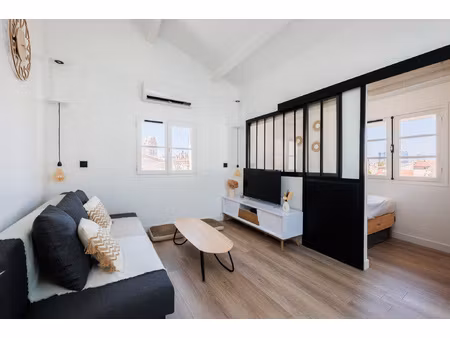 studio atypique - coeur du panier - marseille 2ème.