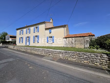 charmante maison en pierre à vendre à benet - 5 pièces  4 chambres  terrain