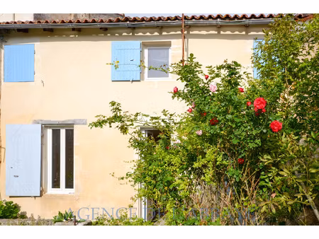 st jean d'angely maison a renover 169 m2 + jardin 130 m2
