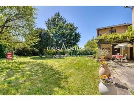 maison de charme fin xixème sur un terrain de 1800m2  garage et dépendance atelier  cave v