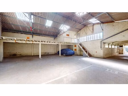location entrepôt / local industriel  221.00m²  maisons