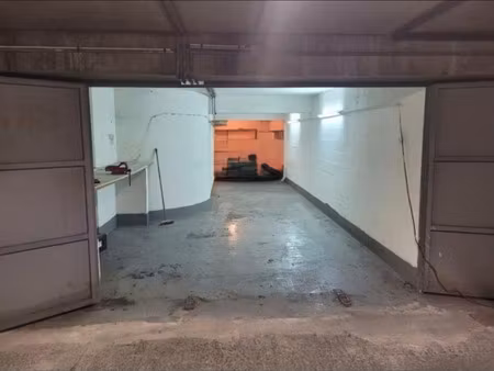 grand garage boxé 50 m2 3 stationnements possibles saint