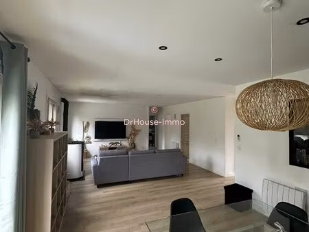 beau pavillon  lumineux et spacieux  cinq chambres  piscine chauffée