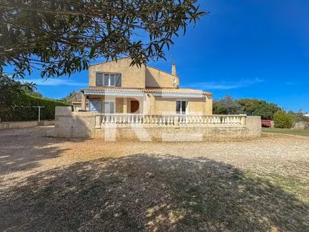 maison familiale lumineuse avec jardin piscine & dépendances