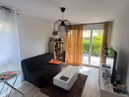 a louer appartement de 2 pieces sur la commune de fargues sa