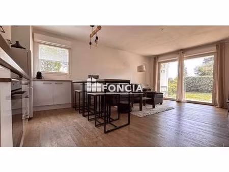 t2 avec terrasse & jardin – exposition sud – à pied du bourg