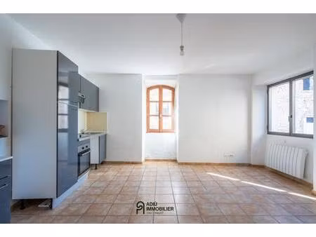 studio lumineux de 27 m² dans un environnement calme  proche d'uzès