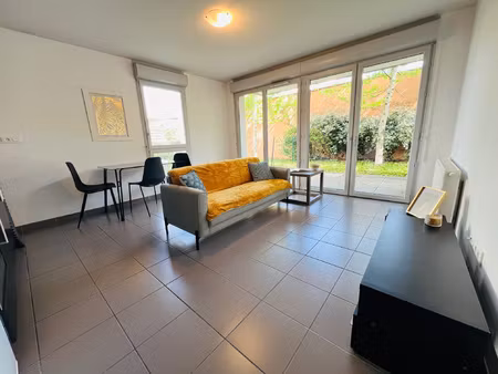 t2 meublé avec jardin et parking  quartier roseraie