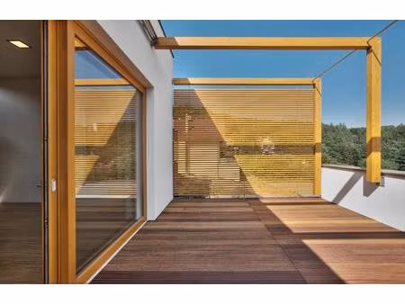 **4 pièces lumineux avec terrasse et parking – situation idéale**