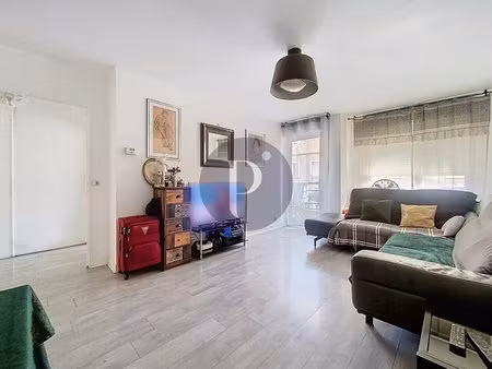 appartement-centre-ville- 3 pieces + stationnement + balconet