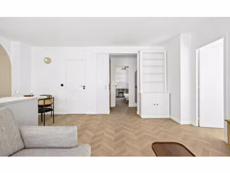 "paris 6ème rue jean ferrandi" rénové par architecte - très bel appartement meublé de 3 pi
