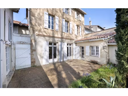 location maison  217 m² t-6 à mont-de-marsan  1 100 €