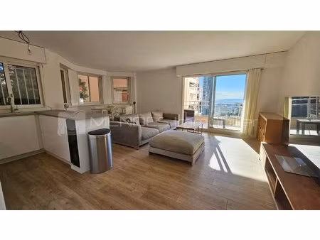 3p dans immeuble standing avec piscine