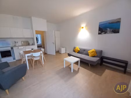 location meublée appartement 2 pièces 53 m² à lesparre-médoc (33340)  570 €
