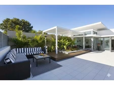 * rare - dernier étage – superbe terrasse de 50 m² – parking & cave – proche transports