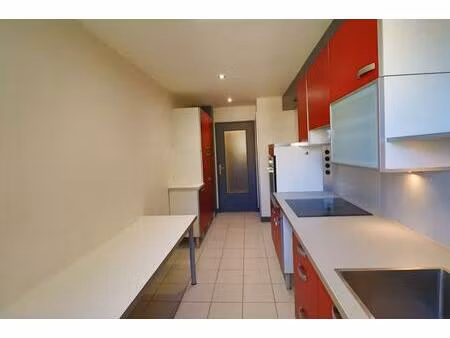 appartement t4 : loggia  balcon et place de parking