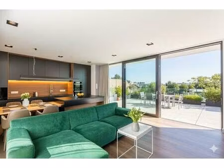 **rare - 4 pieces - terrasse - proche métro et commerces