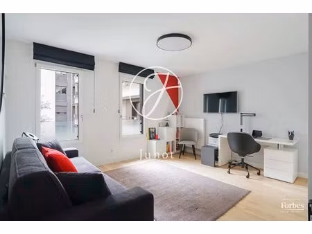 paris 9e - clichy / liège - studio à vendre - 30 10m² carrez - parking possible en option.