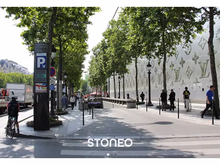 place de parking sur les champs-elysées
