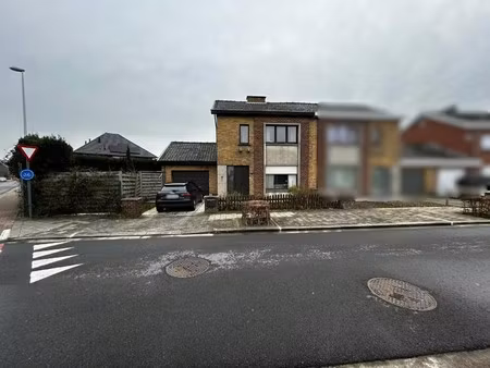 te renoveren woning met 3 slaapkamers te koop in aalter