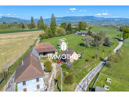 propriété à rénover de 215 10m2 sur 8500m2 de terrain