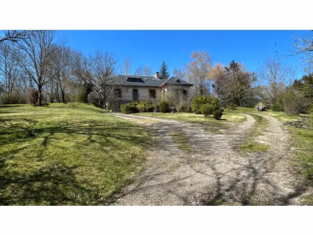 bâtisse 200 m² habitables avec terrain - immeuble de rapport à créer - laissac