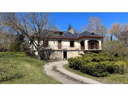 spécial investisseur ou grande maison familiale : potentiel xxl à laissac