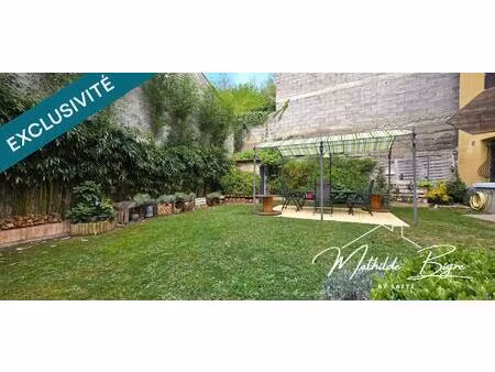 maison spacieuse avec cour intérieure