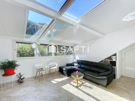 plain pied renove entre port  commerces et plage