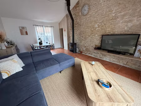 triaize (85) a 15 minutes des plages seulement maison en pierres renovee avec grange sur 1