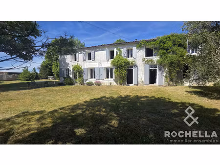 charentaise de caractère avec dépendances