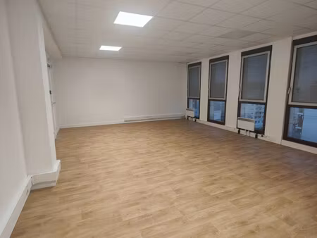 bureaux rénovés 70m² gare de st quentin en yvelines
