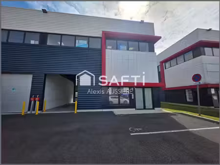 entrepot et bureau de 262 m2