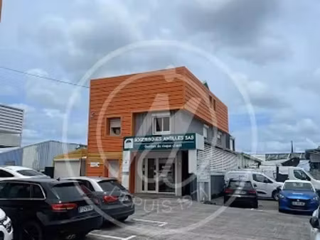 location locaux professionnels 21 m² à baie mahault (97122)  401 €