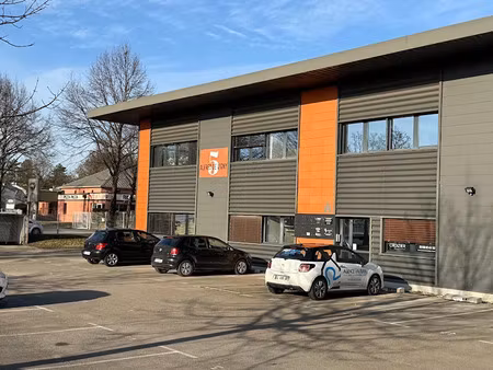 location locaux professionnels 4 pièces à besançon (25000)  600 €
