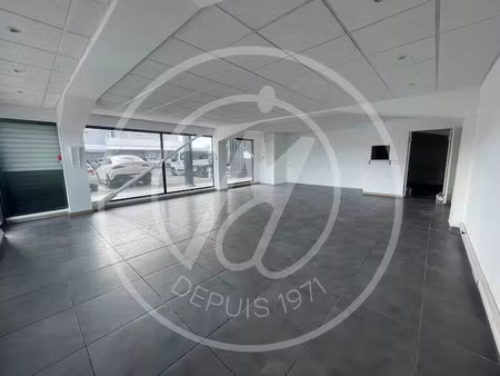 location locaux professionnels 92 m² à baie mahault (97122)  2 026 €