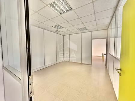 location locaux professionnels 90 m² à orleans (45000)  1 200 €