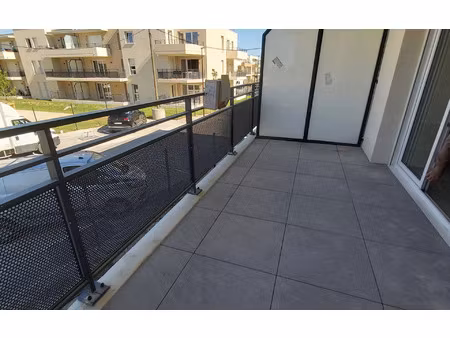 location appartement  m² t-3 à avignon  715 €