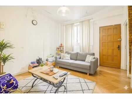 pantin : appartement chaleureux de 3 pièces  48.5 m²